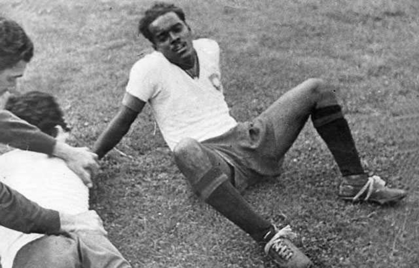 No ano seguinte, presidido por José Bastos Padilha, o Flamengo profissionalizou o time de futebol. Posteriormente, conseguiu atrair nomes de peso, como o artilheiro Leônidas da Silva e Domingos da Guia.