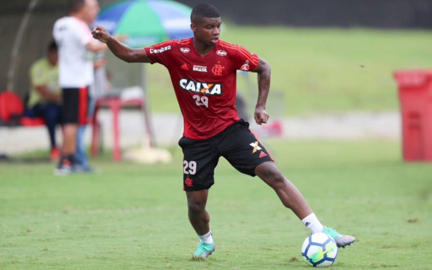 Lincoln - Atacante do Flamengo de 19 anos, começou de forma discreta nos seus primeiros jogos no profissional e foi se soltando aos poucos. Tem sido muito criticado recentemente pelos gols perdidos. Atualmente, é avaliado em R$ 33 milhões.