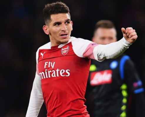 ESQUENTOU - De acordo com o jornal italiano segundo "Gazzeta dello Sport", Lucas Torreira, do Arsenal, está muito próximo de retornar à Itália e assinar com a Fiorentina. O volante uruguaio, de 24 anos deseja voltar a jogar o Calcio, e está perto de vestir a camisa do time Viola, dirigido por Giuseppe Iachini.