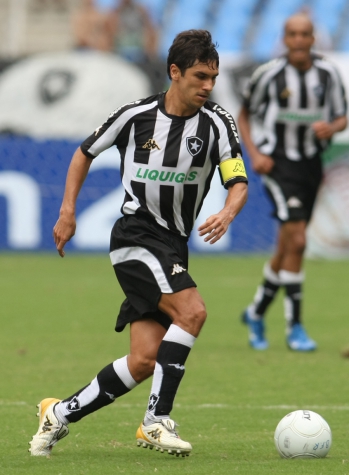 No Carioca de 2008, o Botafogo deu um show ao vencer o Flamengo por 3 a 0, no Maracanã, com gols de Wellington Paulista, Alessandro e Lucio Flavio