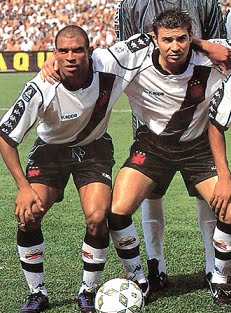 Luizão e Donizete - Simplesmente a dupla de ataque do time campeão da Copa Libertadores de 1998. Ambos marcaram gols importantes naquela campanha.