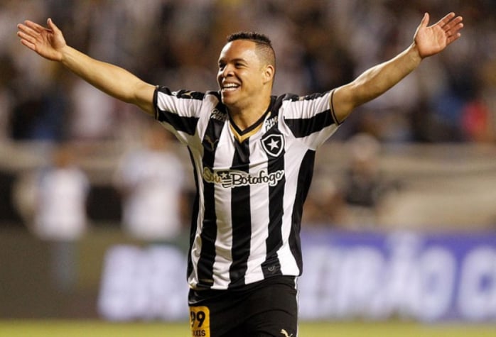 Lulinha: promessa do Corinthians, o meia-atacante chegou a jogar pelo Botafogo em 2015, mas no ano seguinte acabou dispensado.