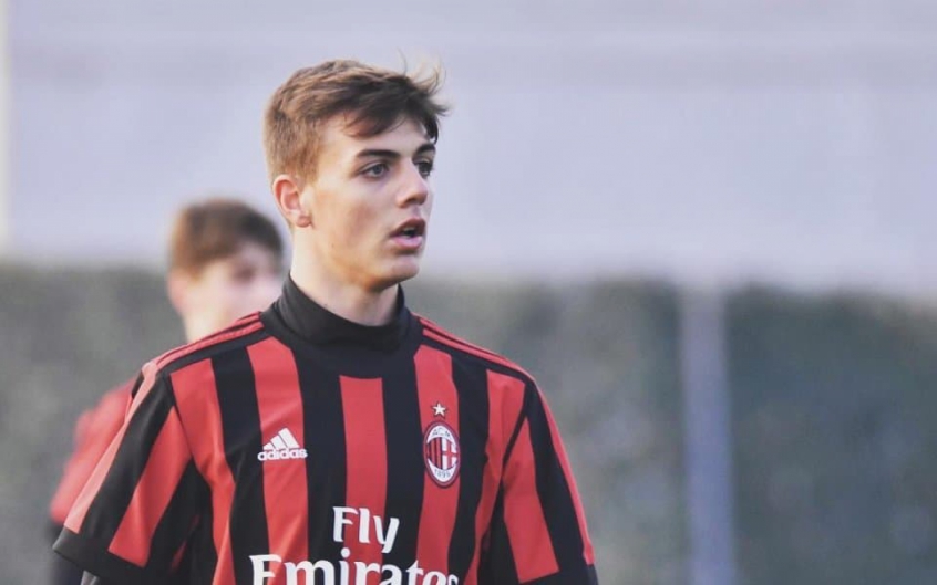 46º - Daniel Maldini - Filho de Paolo Maldini e neto de Cesare Maldino, o jovem do Milan não seguiu a essência da família, que ficou conhecida pelos zagueiros lendários. Daniel, de 18 anos, é atacante, e já fez sua estreia pela equipe rossonera.