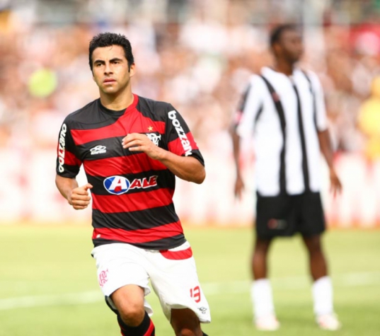 MORNO - Claudio Maldonado foi um dos chilenos que mais fizeram sucesso no futebol brasileiro. Com boas passagens pelo São Paulo, Cruzeiro, Santos e Flamengo, o volante colecionou títulos e admiradores em solo tupiniquim. Atualmente, ele mora em Santiago e ostenta o sonho de trabalhar no Colo-Colo, time o qual foi projetado ao futebol e é torcedor declarado.