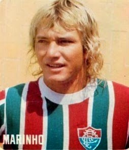   4 - Marinho Chagas - Potiguar de Natal, nasceu 8/2/1952 e morreu em 1/6/2014 em João Pessoa. Trata-se de um dos mais habilidosos jogadores da história do futebol brasileiro. Titular na Copa de 1974 e considerado na época o melhor lateral-esquerdo da Copa e do mundo. Foi titular da Seleção entre 1972 e 1977. Jogou entre 1972 e 1976 no Botafogo e em 1977 e 1978 no Fluminense, sempre com muito destaque. Também teve sucesso no Cosmos e no São Paulo (jogando como meia) nos anos 80. Encerrou a carreira em 1988. Sofria de cirrose e morreu de hemorragia digestiva. Seus pontos fortes: apoio e assistências.