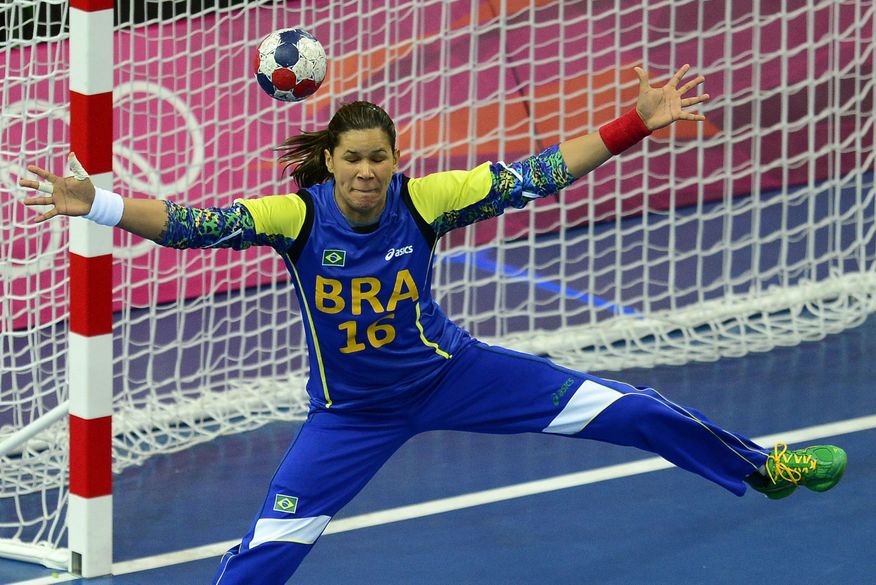 Também do handebol, a goleira Mayssa Santana é um dos nomes fortes da comunidade LGBT+.