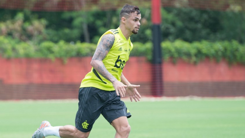 ESQUENTOU - Após temporada sem grande espaço no Flamengo, o atacante Michael não olha para outro clube. Com vínculo até dezembro de 2024, Michael decidiu que deseja dar a volta por cima no Fla. O jogador foi à comissão técnica para propor abrir mão de seu período de recesso, que o elenco principal terá até o dia 15 de março, e jogar as primeiras rodadas do Carioca, que se inicia já nesta terça para o Flamengo.