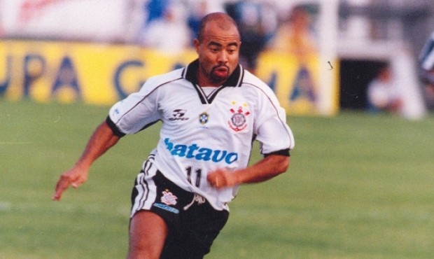 Mirandinha - Aos 28 anos, era titular do ataque corintiano no título brasileiro. Pendurou as chuteiras em 2001 e passou a se dedicar à carreira de treinador.