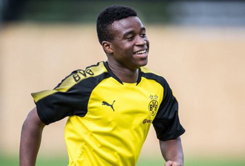 44º - Youssoufa Moukoko - Atleta mais jovem a atuar e marcar pela Liga Jovem da UEFA, Youssoufa Moukoko só completou 15 anos em novembro. O atacante do Borussia Dortmund não pode atuar na Bundesliga pela sua idade, mas é apontado como o novo Samuel Eto´o. 