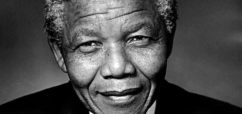 A África do Sul viveu um momento histórico. Nelson Mandela foi o primeiro presidente negro eleito no país, sepultando de uma vez o "apartheid" que segregava o país. A missão de Mandela era reconciliar o país. 