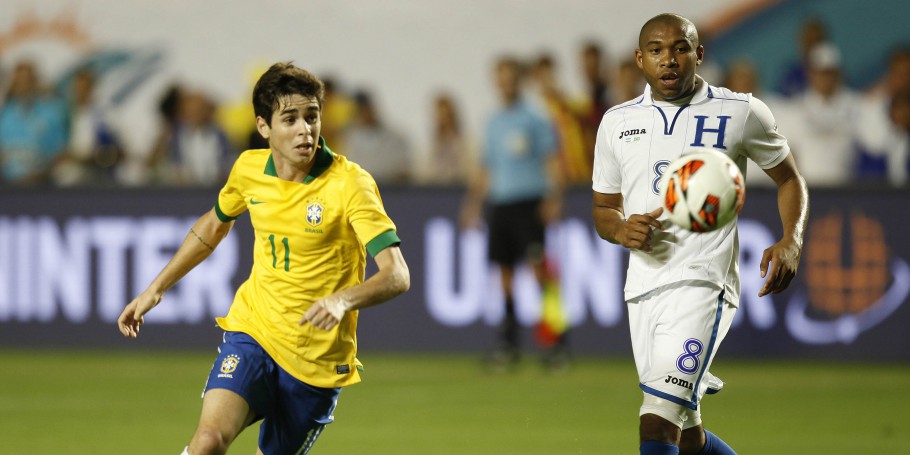 Oscar – meio-campista – Em 2012, jogava no Internacional. Hoje está no Shanghai Port FC (CHN).