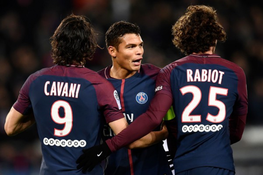 MORNO - O PSG deve perder quatro jogadores nos próximos meses e ainda por cima sem custos. Cavani, Thiago Silva, Meunier e Kurzawa estão nesta situação, já que têm vínculos de contrato se encerrando.