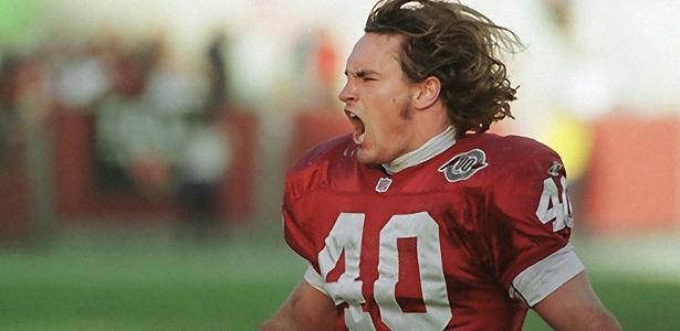 Ex-jogador da NFL, o americano Pat Tillman não renovou seu vínculo com o Arizona Cardinals e se alistou no Exército dos Estados Unidos oito meses após os atentados terroristas de 11 de setembro. Ele serviu, primeiramente, no Iraque. Depois, foi para o Afeganistão, onde morreu na cidade de Spera.