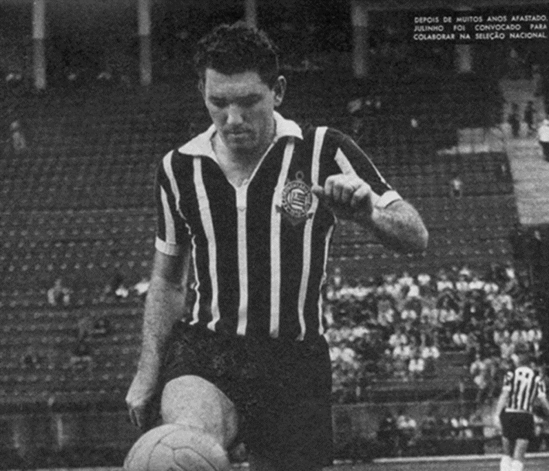 10º - Paulo - 146 gols: O centroavante chegou ao Corinthians em 1954, vindo do Nacional-SP, e ficou no Timão até 1959. Foram 254 partidas com a camisa alvinegra e 146 gols marcados.