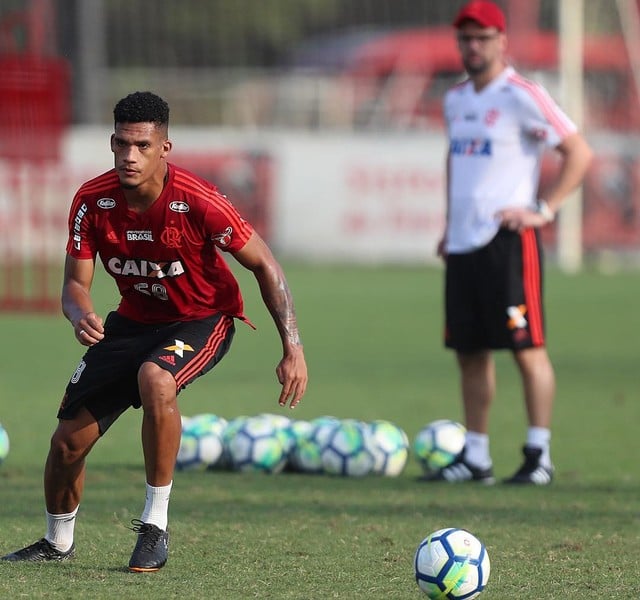 Rafael Santos (zagueiro) - Emprestado ao Apoel, do Chipre, o defensor assinou um contrato de dois anos (até maio de 2022) para ser cedido - e é titular da equipe. Com o Flamengo, Rafael Santos tem vínculo até dezembro de 2023.