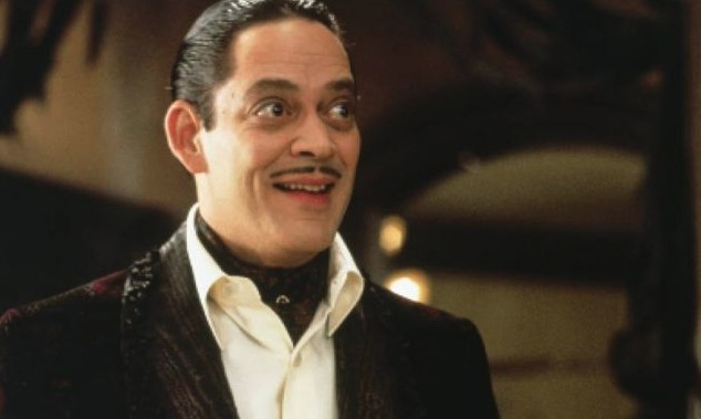 O cinema perdeu em 24 de outubro de 1994 o ator Raul Julia. Marcado por filmes como "A Família Addams", "Acima de Qualquer Suspeita" e "O Beijo da Mulher Aranha", ele sofreu um acidente vascular cerebral. No ano de seu falecimento, ele havia rodado "Street Fighter" e "Amazônia em Chamas" (na qual interpretou Chico Mendes).