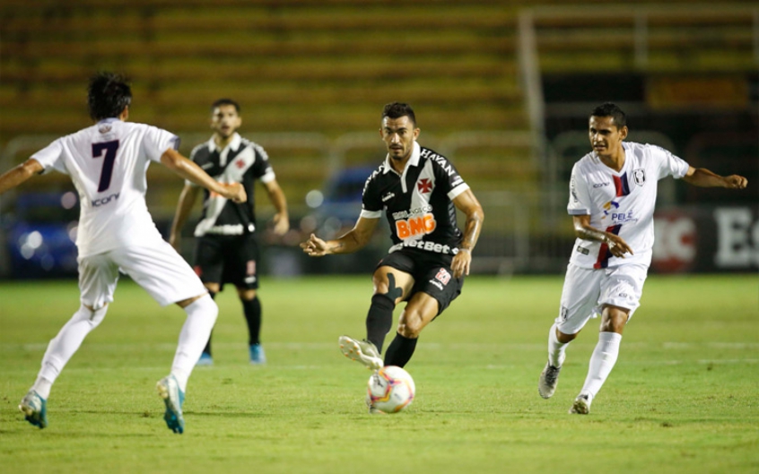 MORNO - Quem também está fora do Vasco atual é Raul. Como o site "Globoesporte.com" noticiou primeiramente, o volante treina separadamente enquanto não define o futuro. Ele interessa ao Red Bull Bragantino, mas ainda não houve acordo do clube paulista com o Gigante da Colina.