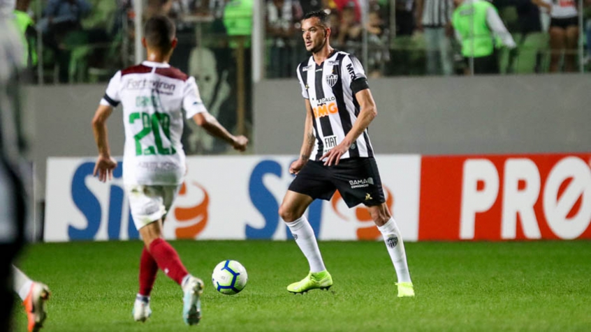 RÉVER- Atlético-MG (C$ 7,21) Uma opção mais segura do que Junior Alonso, que esta pendurado e pode forçar o terceiro amarelo, já que servirá a seleção paraguaia após está rodada. Réver é um dos zagueiros com mais gols na história dos pontos corridos e ainda que perca o SG, sempre pode deixar seu golzinho!