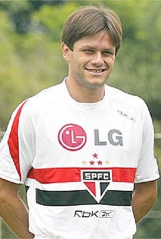 Rodrigo Fabri - chegou em 2006 ao clube, após passagem pelo Atlético-MG, e foi demitido por justa causa no início de 2007, tendo feito apenas dez jogos. Está aposentado.