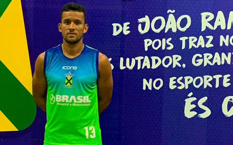Rodrigo - Xerife da zaga do Santo André, ele marcou um gol diante do Santos, na Vila Belmiro. Aos 33 anos, ele já atuou no Operário, Paraná, entre outras equipes. 