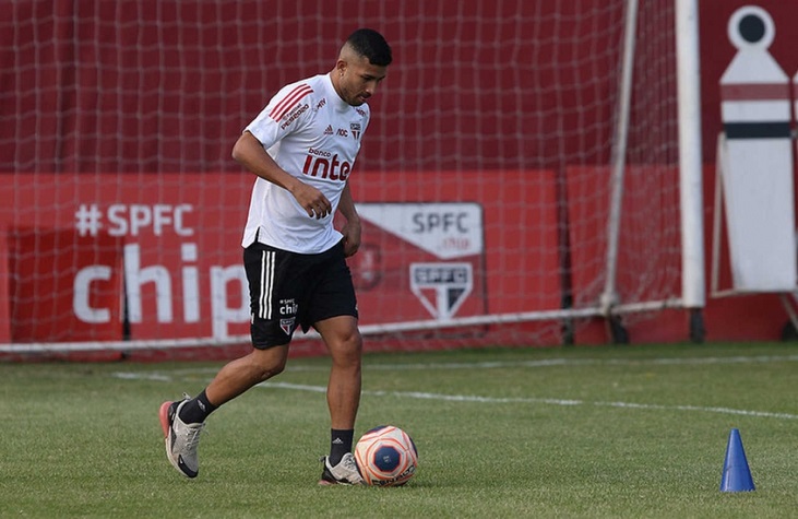 O jogador, que chegou ao São Paulo em 2018, sofreu com duas lesões sérias no joelho e está a dois anos sem jogar. Seu valor de mercado é de 1,6 milhões de euros (cerca de 10,4 milhões de reais), segundo o Transfermarkt.