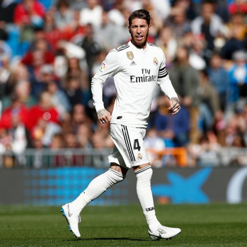 Os jogadores do Real Madrid se reapresentaram no centro de treinamentos de Valdebebas, em Madri, após a paralisação do futebol por conta da pandemia de coronavírus. Os atletas chegaram ao local com proteções como máscaras e luvas e ainda não realizaram atividades.