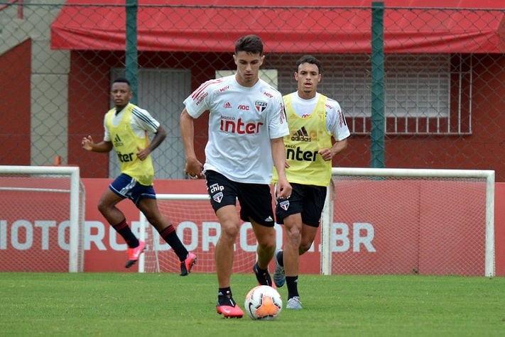 Shaylon - com 24 anos, o meia tem contrato com o São Paulo até janeiro de 2022.