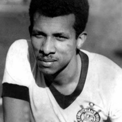 3º - Teleco - 256 gols: O curitibano chegou ao Corinthians em 1934 e ficou no clube por dez anos. Atacante é o único da lista com média superior a 1 gol com a camisa corintiana. Teleco marcou 256 vezes em 249 partidas com a camisa do Corinthians.