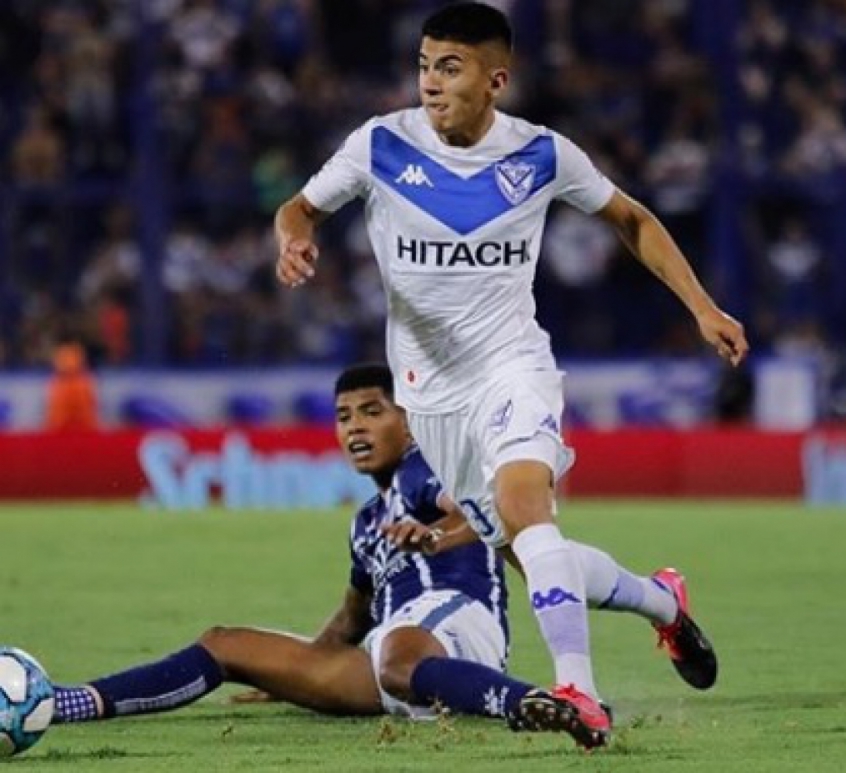 Com apenas 20 anos, é visto como a grande promessa do meio-campo argentino. Marcou quatro gols no Campeonato Argentino e é a principal peça criativa do Velez Sarsfield, que ocupa o 4º lugar.