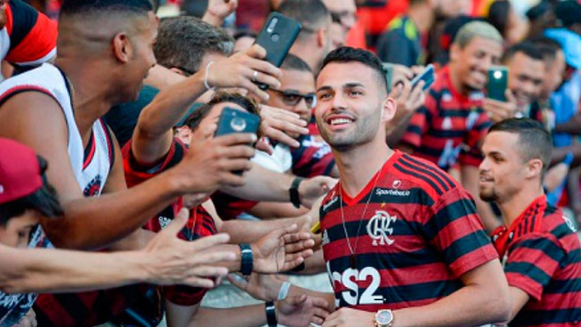 O médico do Flamengo, Dr. Márcio Tannure, revelou que o clube fará testes de COVID-19 em todos os jogadores e seus familiares.