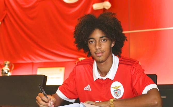 29º - Tomas Tavares - Jogador do Benfica desde seus nove anos, Tomás Tavares ascendeu rapidamente nas categorias de base do clube português. O lateral de 19 anos foi titular em cinco dos seis jogos do clube na Liga dos Campeões.