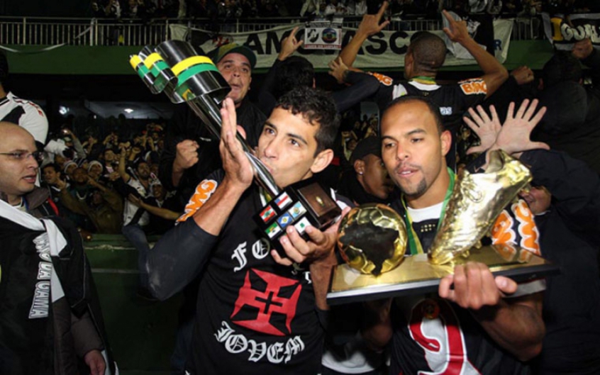 Diego Souza: revelado pelo Fluminense, foi logo vendido ao Benfica e depois foi emprestado para o Flamengo. Também passou pelo Atlético-MG em 2010 e após passagem pelo Al-Ittihad, jogou pelo Cruzeiro por um ano.