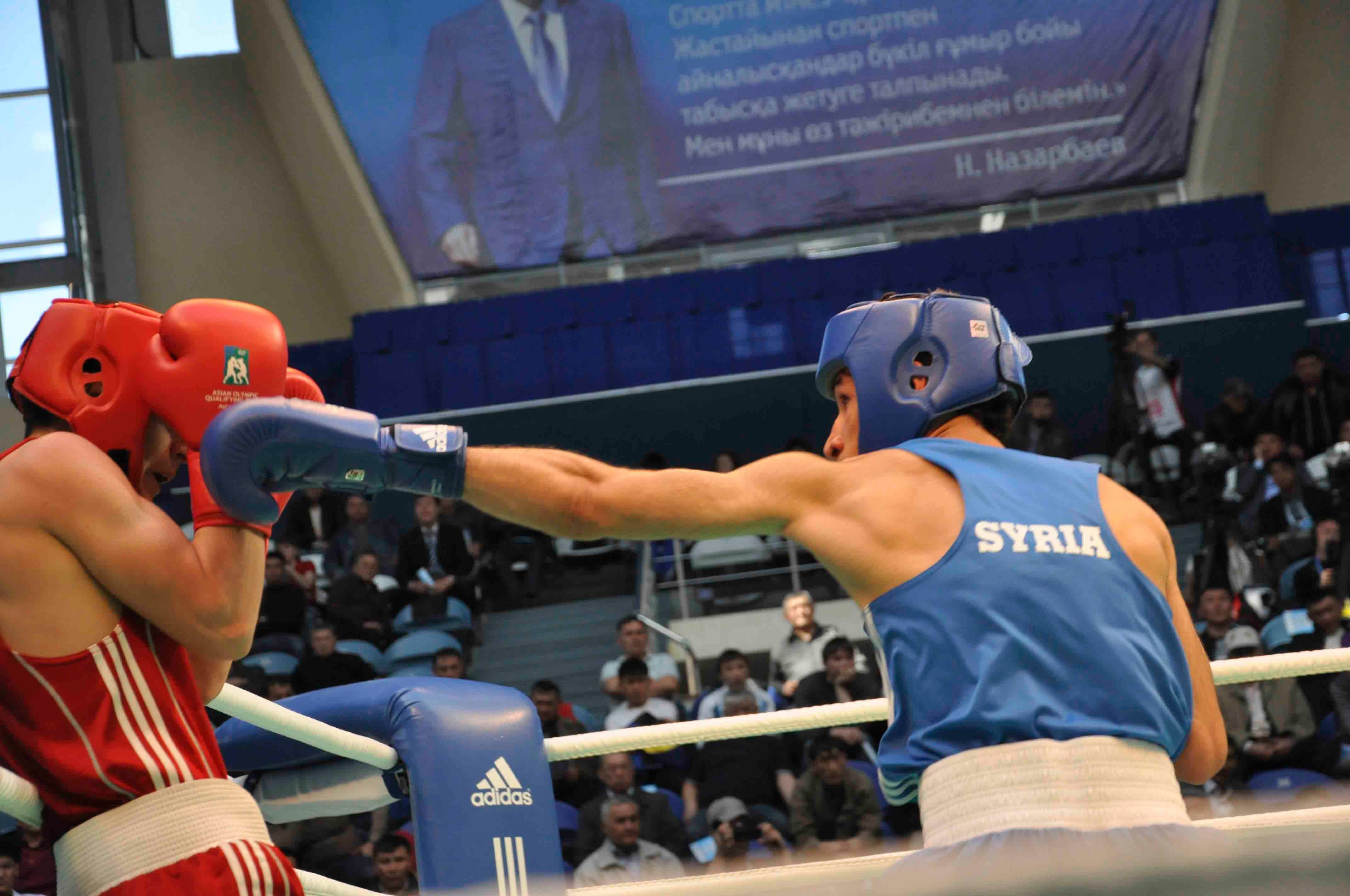 O boxeador sírio Wessam Salamana, que disputou a Olimpíada de Londres, precisou abandonar o esporte por causa da guerra na Síria. Ele viajou até a Turquia e depois embarcou em um bote inflável ao lado de dezenas de refugiados rumo à Grécia, em julho de 2015, e rodou a pé e de ônibus pela Europa, até encontrar refúgio em Saarbrüken (ALE) e ser abrigado em um campo de refugiados.