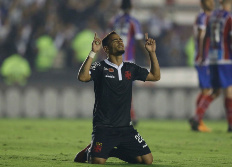 O Campeonato Carioca foi o primeiro que retornou e neste domingo a Globo-RJ (e parte da rede, além da Premiere) transmite o duelo do Vasco com o Macaé. Na Europa, o futebol rola solto em vários países: Inglaterra, Itália, Alemanha, Espanha, Portugal e Turquia. Nos demais esportes, UFC, golfe, Nascar e rúgbi também contam com eventos ao vivo. Confira nesta galeria