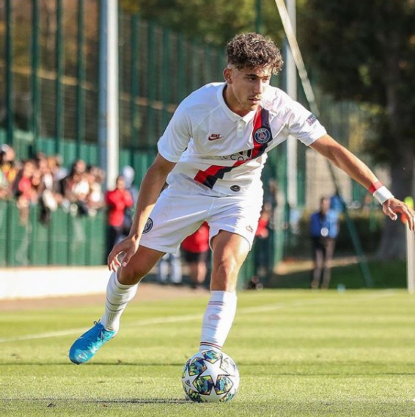 16º - Adil Aouchiche - O meia francês, de 17 anos, já estreou e marcou um gol na equipe principal do PSG. Fez nove gols em apenas quatro jogos no último Europeu Sub-17, na Irlanda. 