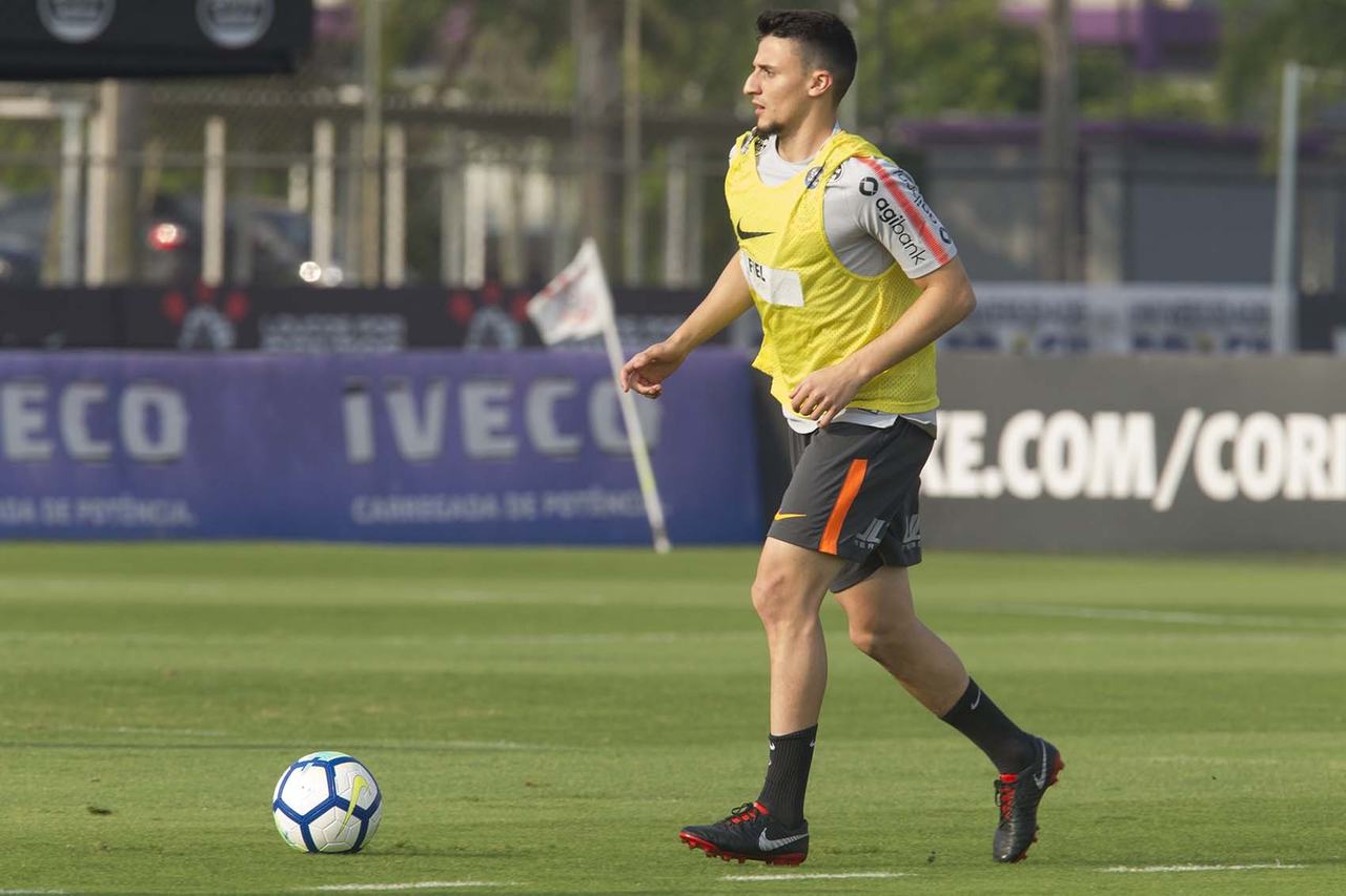 Guilherme Mantuan (24 anos) - Lateral-direito - Time: Botafogo-SP (Série C) - Revelado pelo Corinthians, com passagem pelo time profissional.