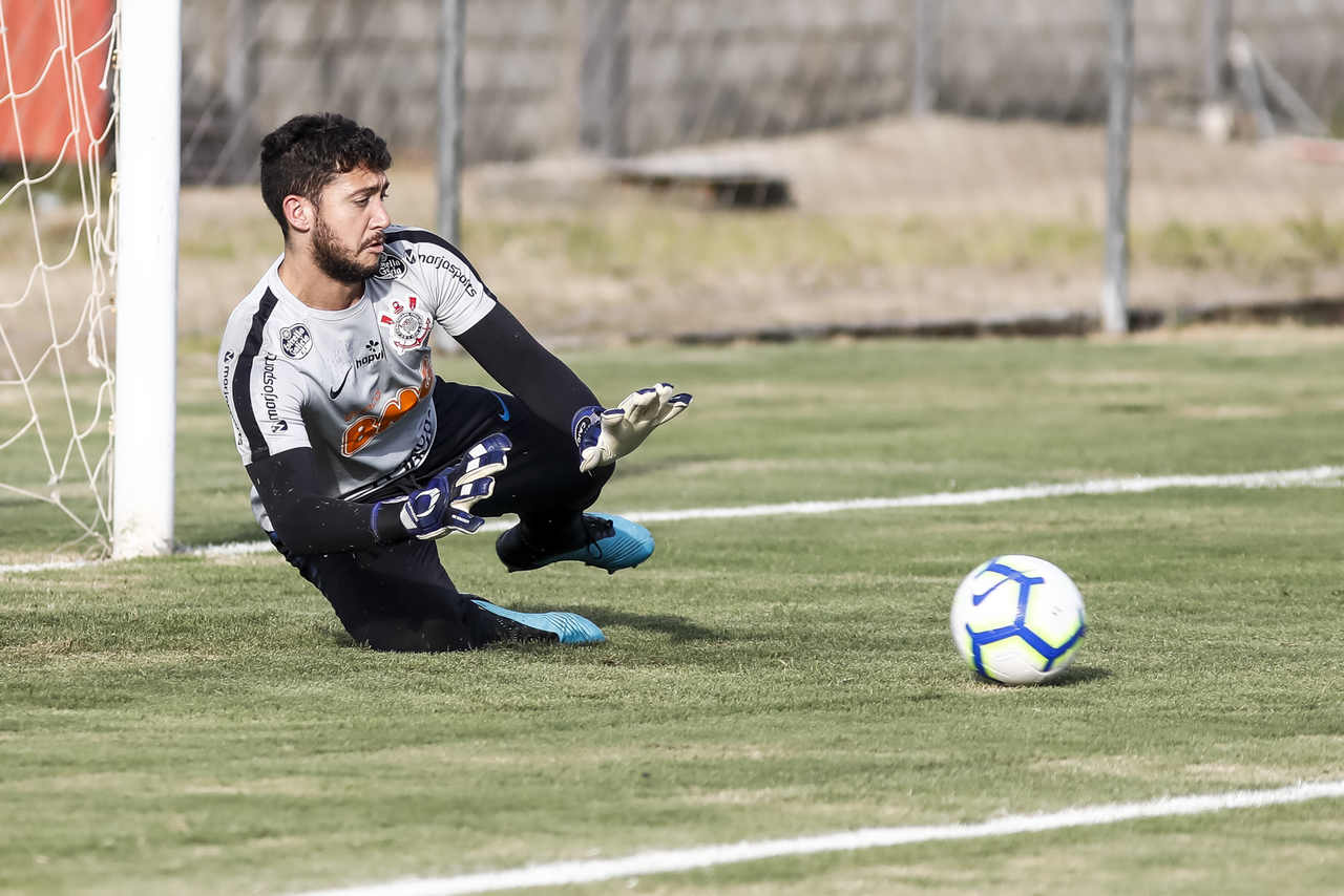 O goleiro Caíque França está emprestado ao Oeste até dezembro de 2020, mesmo período que termina seu contrato com o Alvinegro.