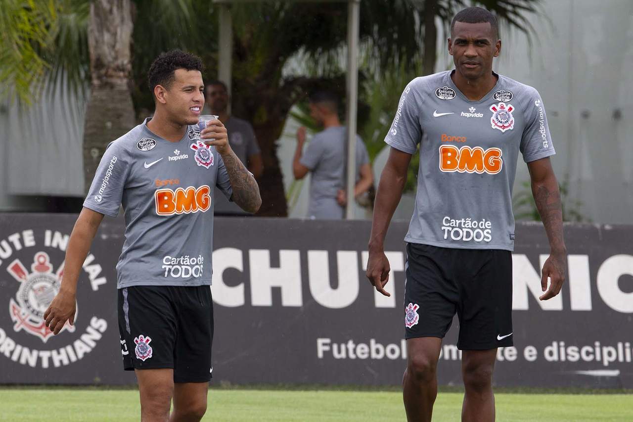 O nome do zagueiro Marllon já apareceu no BID e o defensor já pode ficar no banco para a próxima partida do Corinthians, contra o Ceará.