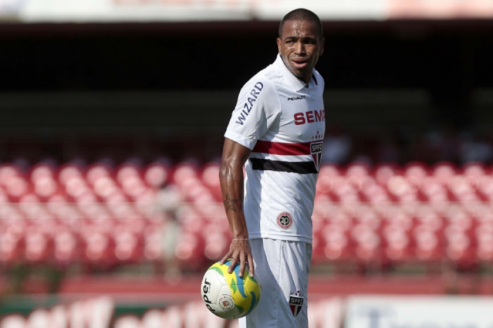 ALVARO PEREIRA - Lateral-esquerdo passou pelo Morumbi em 2014, com um gol em 45 partidas. Ficou conhecido por bater a cabeça, desmaiar e retornar ao gramado a contragosto dos médicos.