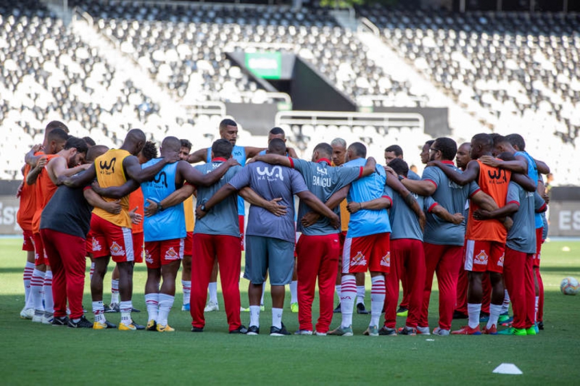 Bangu: Sobe – Luis Araújo mostrou velocidade ao vencer de Cayo Tenório na corrida e frieza ao vencer Lucão na finalização para fazer o primeiro gol do jogo. / Desce – O Bangu não conseguiu segurar o resultado. Minutos após o gol, sofreu o empate a partir de um pênalti bobo e logo no começo da segunda etapa tomou a virada. Não soube jogar com a vantagem no placar.