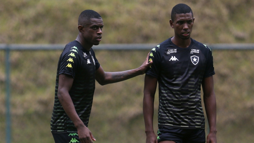 FECHADO - Se não consegue contratar, o Botafogo pelo menos faz questão de garantir que não vai perder nenhum jogador importante. Na última quarta-feira, depois de anunciar a renovação de Caio Alexandre, o clube protocolou a extensão dos vínculos de Marcelo Benevenuto e Kanu.