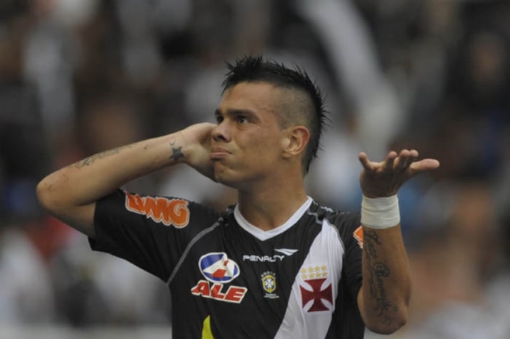 Bernardo (Vasco) - Meia talentoso e com chute potente, Bernardo foi um dos protagonistas da boa temporada do Vasco em 2011. Passou por Cruzeiro e Palmeiras, sem brilho, e foi contratado recentemente pelo Rio Branco-PR.