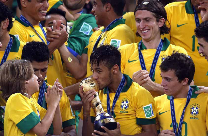 20 - Brasil 3 x 0 Espanha (2013) - Na decisão da Copa das Confederações de 2013, a seleção enfrentava a então atual campeã do mundo, que encantava a todos com o tik-taka. No entanto, o Brasil não tomou conhecimento da Fúria e goleou os espanhóis com gols de Neymar e Fred (2).