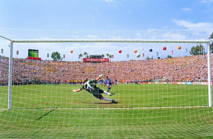 Brasil e Itália protagonizaram a primeira decisão por pênaltis em uma final na história das Copas do Mundo. 