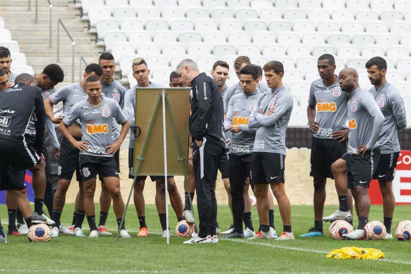 O último jogo oficial do Corinthians aconteceu há mais de dois meses. Ao todo, o time de Tiago Nunes disputou 12 partidas entre Paulistão e Copa Libertadores. Você sabe quem é o jogador que mais minutos ficou em campo nesses duelos? Confira a lista na galeria a seguir