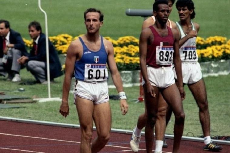 O atleta italiano Donato Sabia, residente da região de Potenza, no sul da Itália, morreu aos 56 anos por complicações causadas pelo novo coronavírus. Ele chegou a duas finais olímpicas dos 800m e seu pai também faleceu vítima da doença.