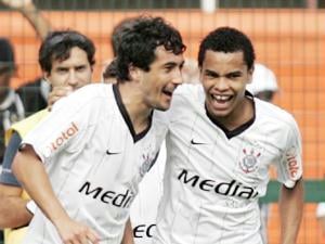 Douglas - Corinthians 2 x 0 Ceará - 2008 - O gol que abriu caminho para o retorno do Corinthians à elite do Brasileirão. Douglas marcou o primeiro tento na vitória sobre o Ceará por 2 a 0, no Pacaembu, que carimbou a vaga na primeira divisão. 