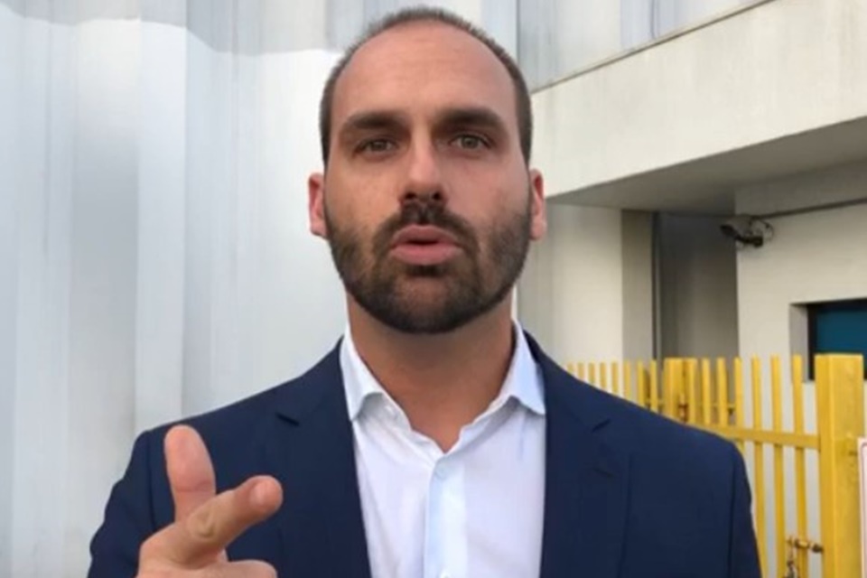 EDUARDO BOLSONARO - Nascido na capital fluminense embora seja deputado federal por São Paulo, Eduardo Bolsonaro também tem o Botafogo como time do coração. 