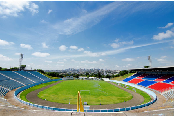 O Estádio do Café está localizado na cidade de Londrina, no Paraná, e foi inaugurado em agosto de 1976, ou seja, tem 44 anos de existência.