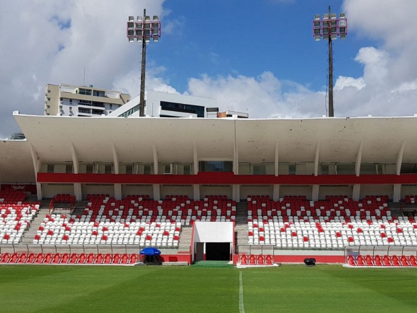 O estádio dos Aflitos é a casa do Náutico, que algum tempo mandou jogos na Arena Pernambuco. Sua inauguração foi em 1939, há 81 anos, e foi palco de uma série de duelos históricos.